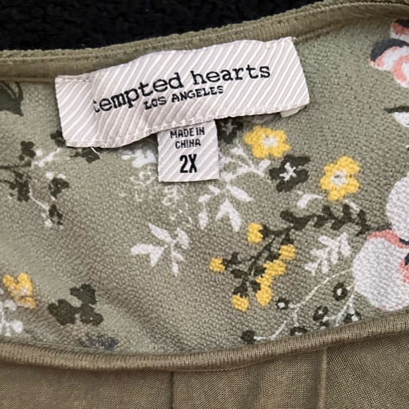 Tempted hearts green floral short sleeve top size 2X EUC - Picture 7 of 8